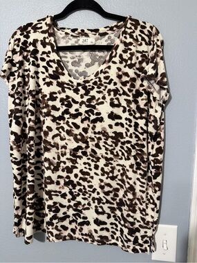 24/7 by Maurice’s Leopard Print V-Neck Long Sleeve Top in Brown and Cream